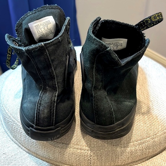 Black Converse youth 2.5 (woman’s size 5-5 1/2) - Picture 5 of 7